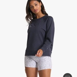 Vuori Long sleeve Halo crew and performance jogger set.